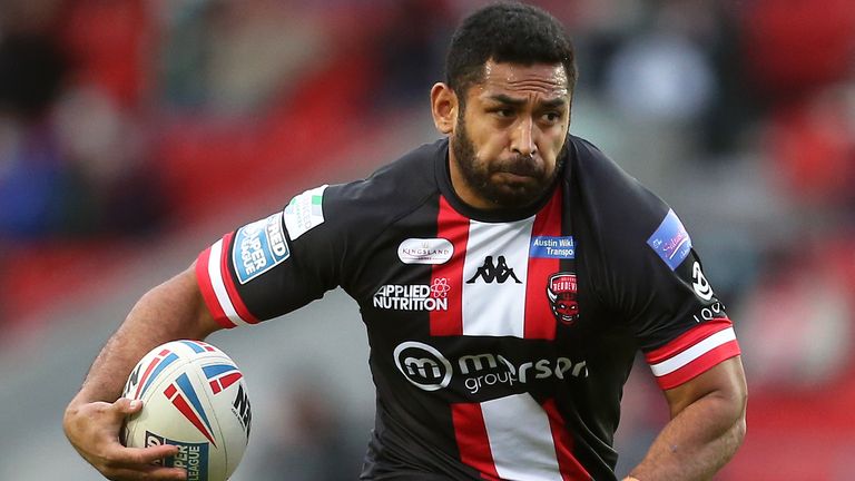 Sebastine Ikahihifo rejoint Huddersfield après deux ans de prêt à Salford