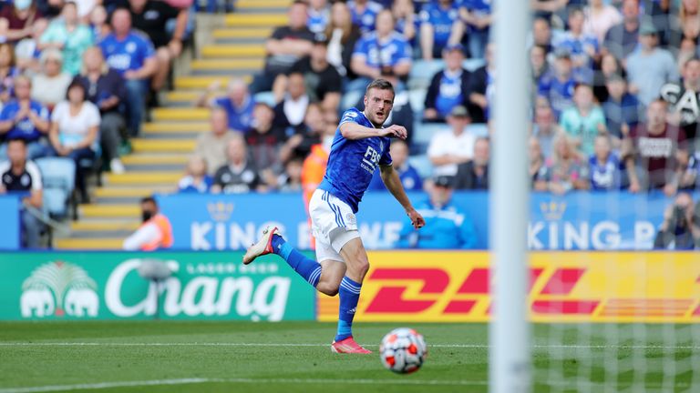 Jamie Vardy scores a late equaliser for Leicester against Burnley