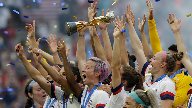 Jill Ellis는 2019 여자 월드컵(AP)에서 우승하기 위해 미국을 코치했습니다.