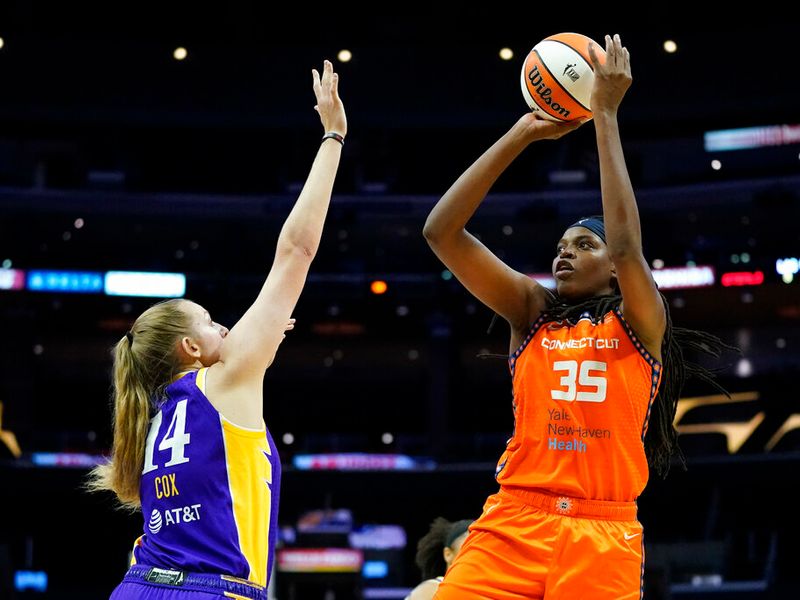 Connecticut Sun roll past Los Angeles Sparks, advance to WNBA