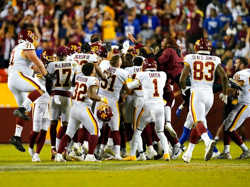 Washington Football Team tight end Ricky Seals-Jones (83) runs