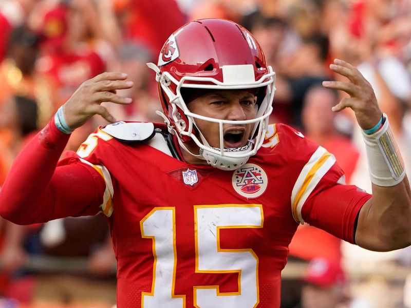 Patrick Mahomes likes tweets suggesting OBJ, DeAndre Hopkins join