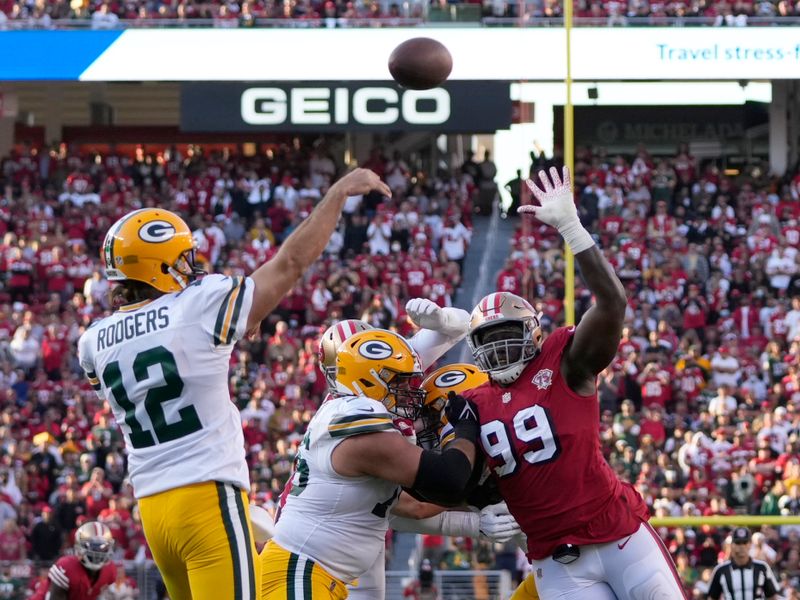 NO FILM, NO VIDEO, NO TV, NO DOCUMENTARY - Green Bay Packers Donald Driver  thanks the crowd as he leaves the field after a 30-24 win against the San  Francisco 49ers at