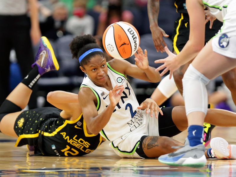 Lynx erase 11-point 4th-quarter deficit to beat Sparks after honoring  Sylvia Fowles