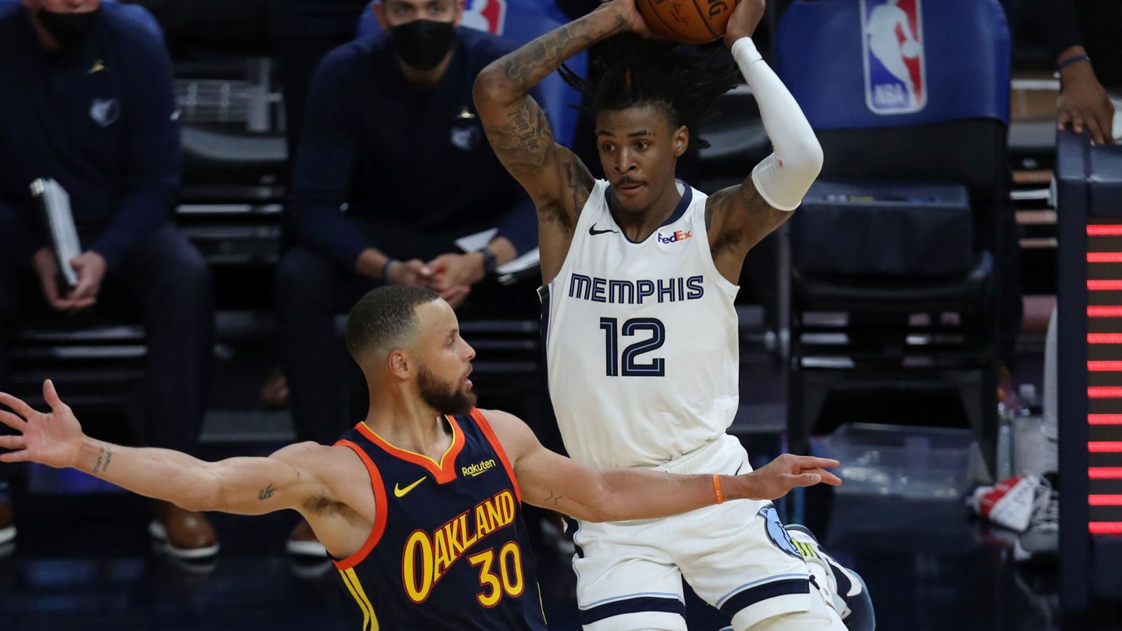 Play in nba. Basketball ja Morant. Голден Стэйт против Мемфиса. Тейлор Дженкинс НБА. Тейлор Дженкинс тренер НБА.