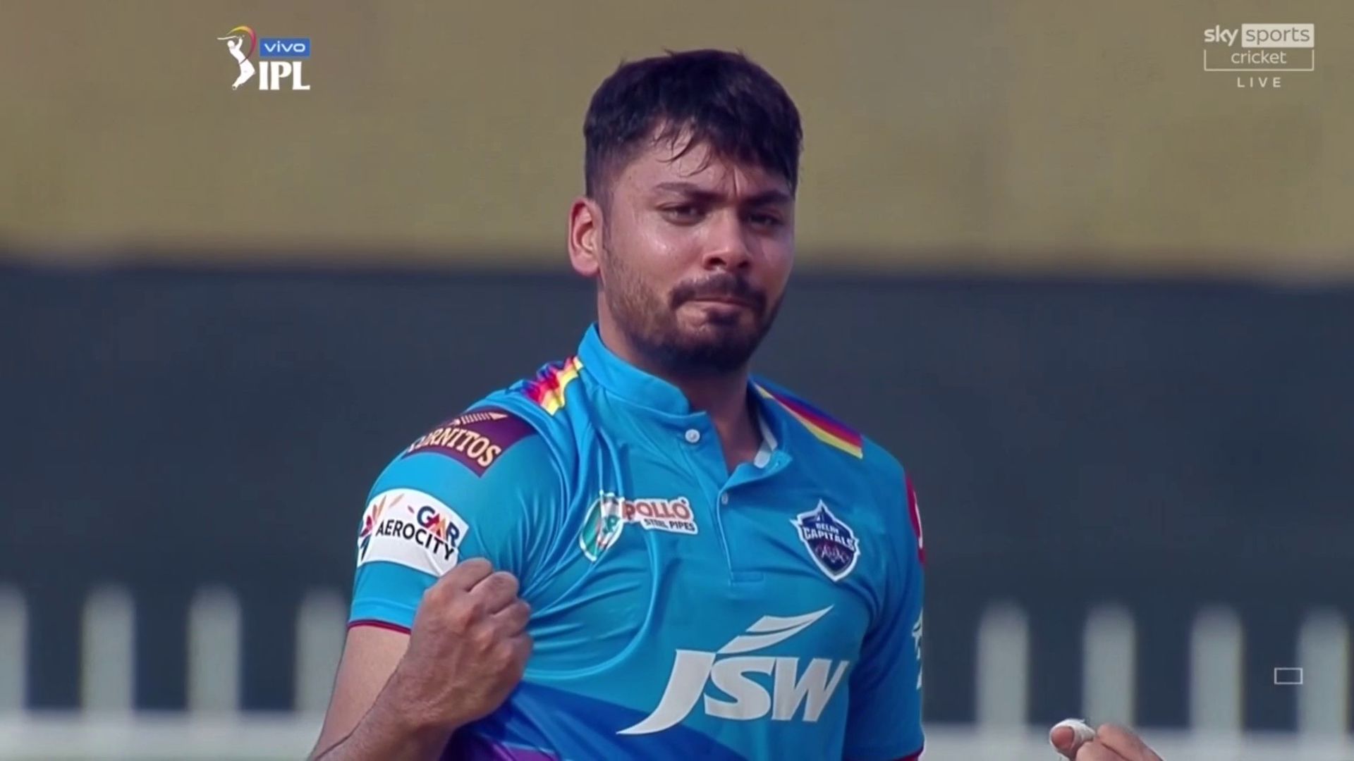 Mumbai play-off hopes hit as Delhi win nervy encounter