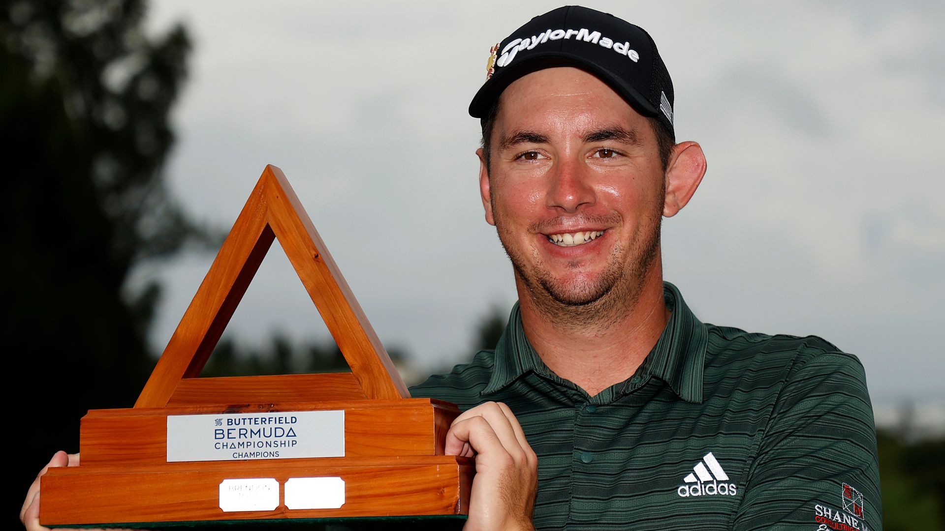 Herbert holds off Reed for Bermuda win