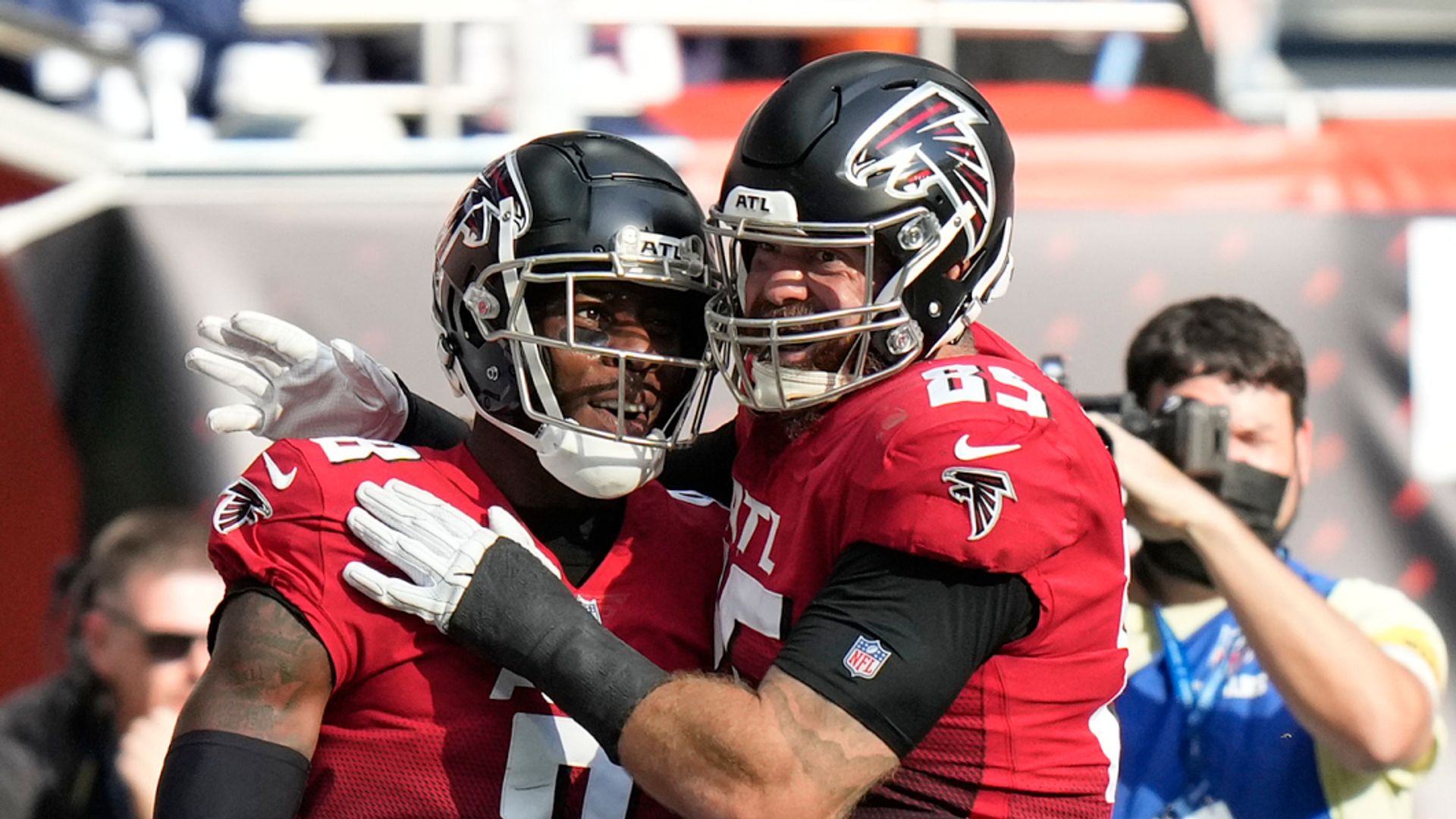 Pitts stars as Falcons hold off Jets in London
