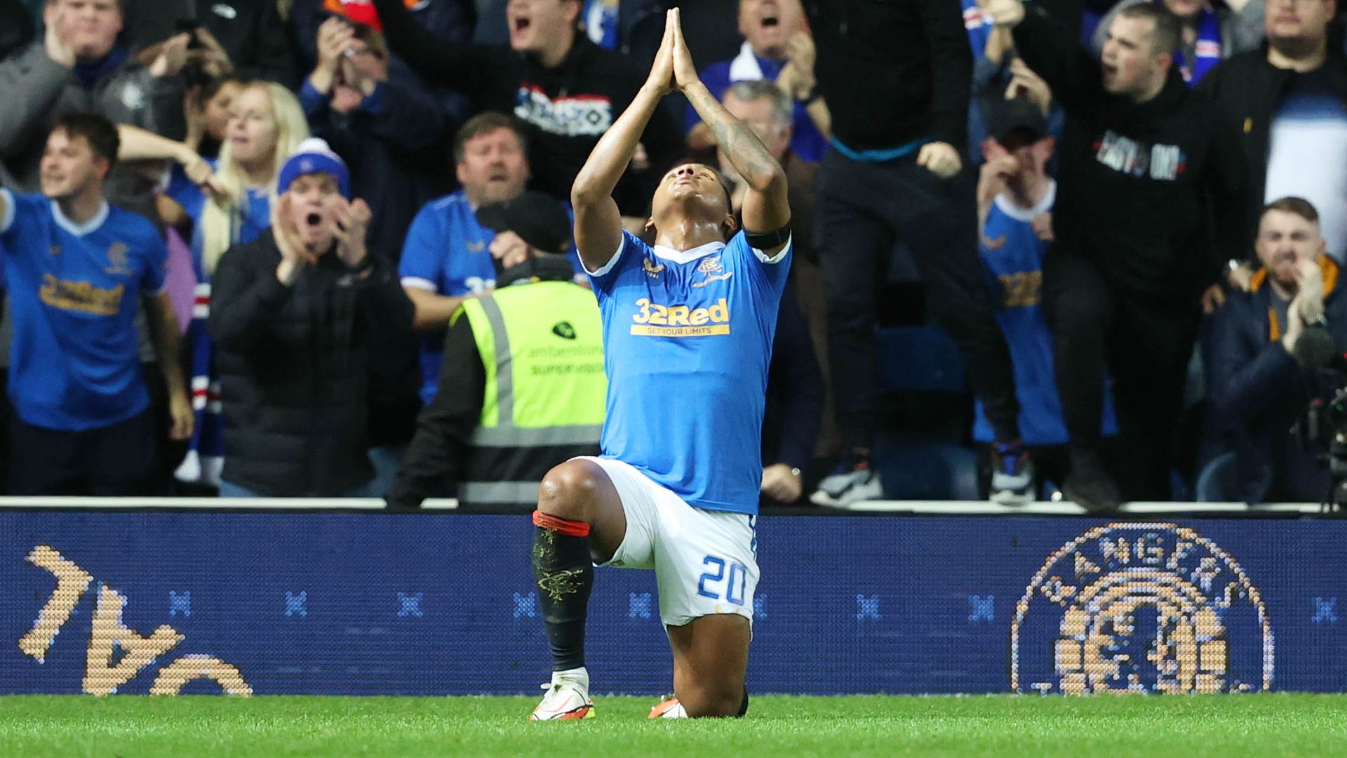 Smith honoured as Rangers comeback secures point