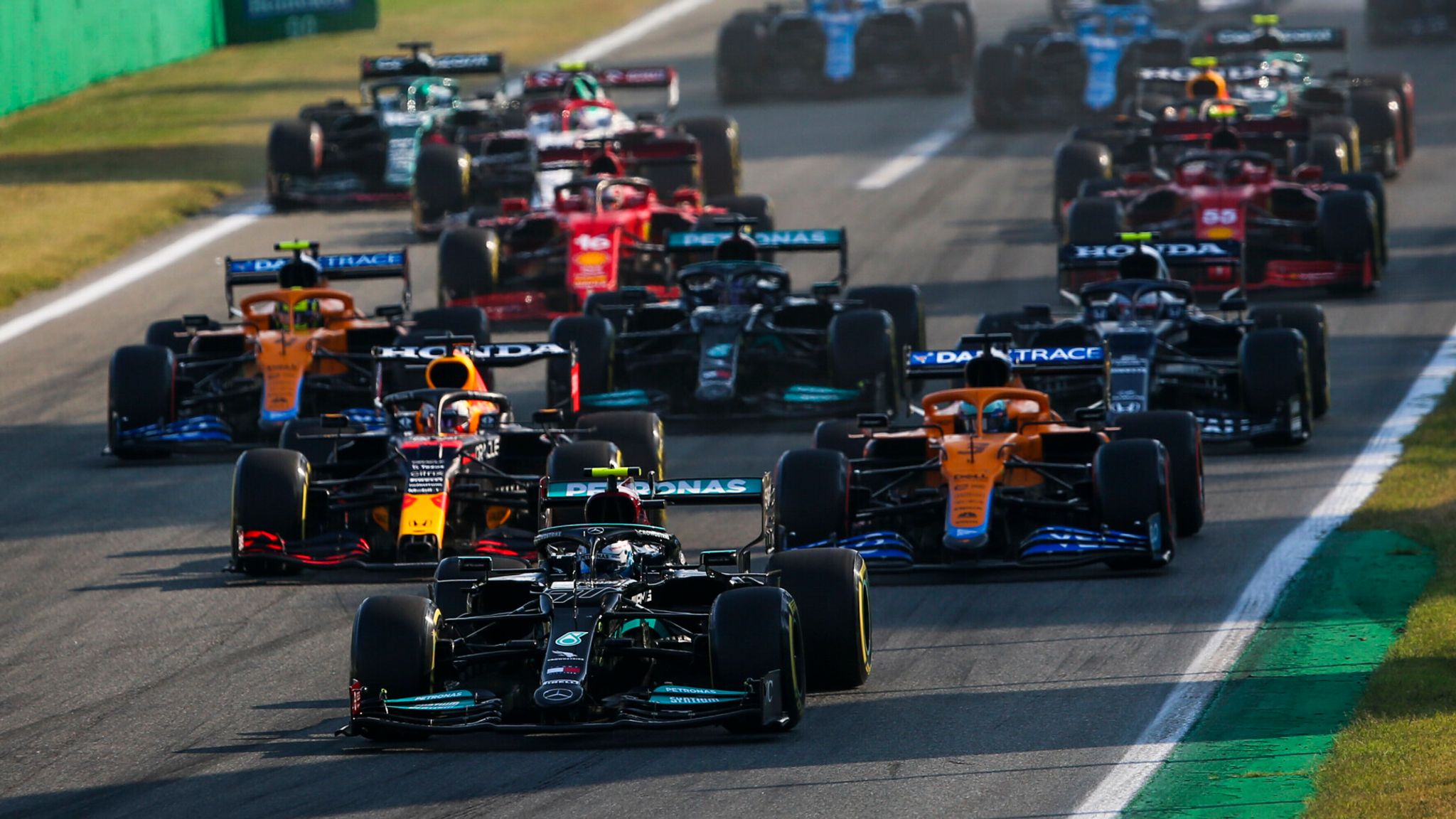 F1 race time: How long does a Formula 1 Grand Prix last on average? :  PlanetF1