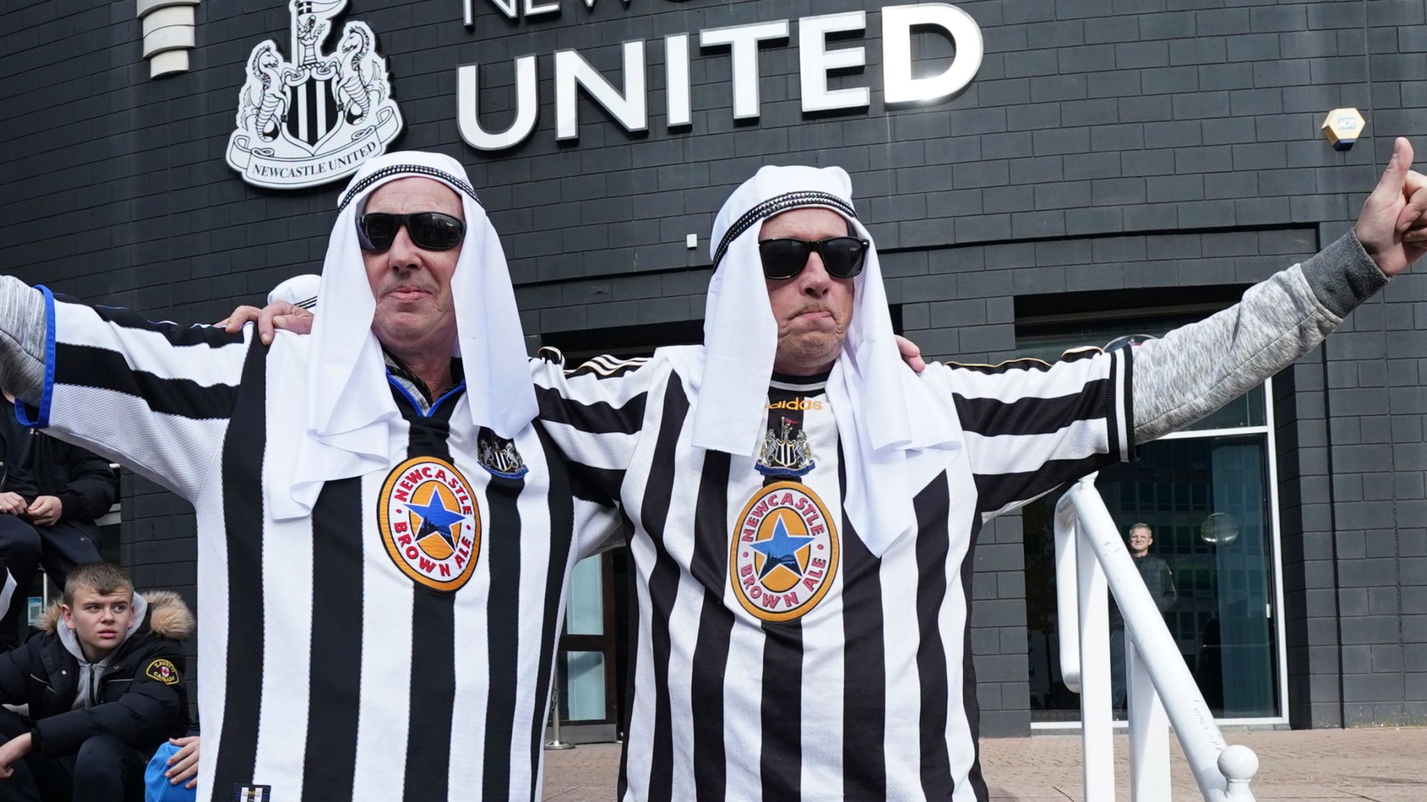 fotografering Synslinie Montgomery Newcastle ask fans to not wear Arab-style clothing to matches following  Saudi-backed takeover | Football News | Sky Sports