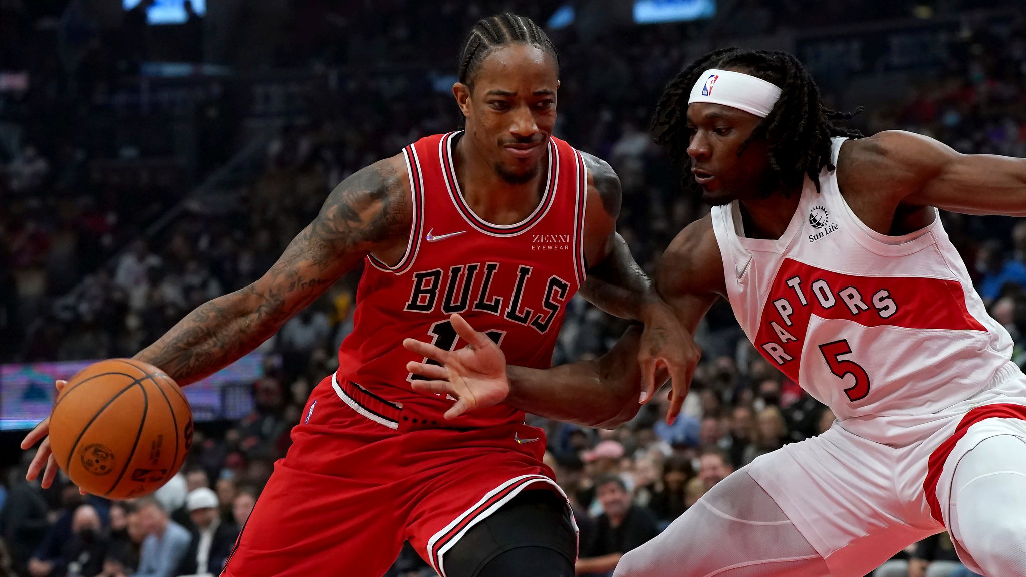 DeMar DeRozan leads Bulls past Wizards, makes NBA history with