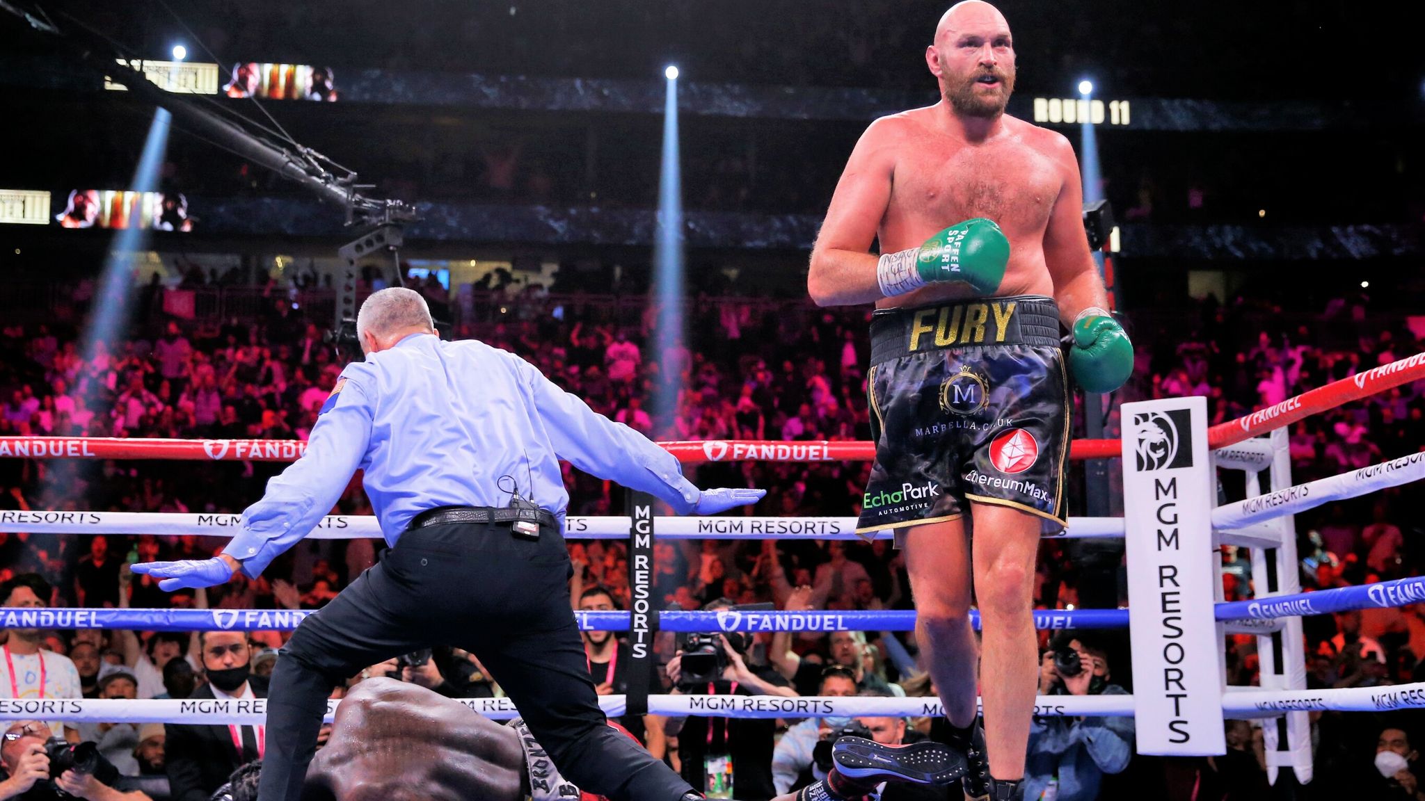 Tyson Fury knocks out Deontay Wilder to win an epic world heavyweight ...