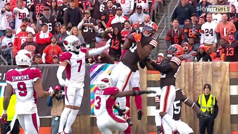 Hail Mary TD! Cleveland Browns quarterback Baker Mayfield's 57-yard heave finds receiver Donovan Peoples-Jones just before half-time