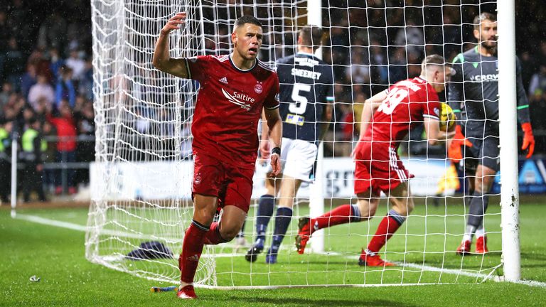 DUNDEE, SCOTLAND - OCTOBER 16: Aberdeen's Christian Ramirez pulls a goal back  during a cinch Premiership match between Dundee and Aberdeen at the Kilmac Stadium at Dens Park, on October 16, 2021, in Dundee, Scotland.  (Photo by Alan Harvey / SNS Group)