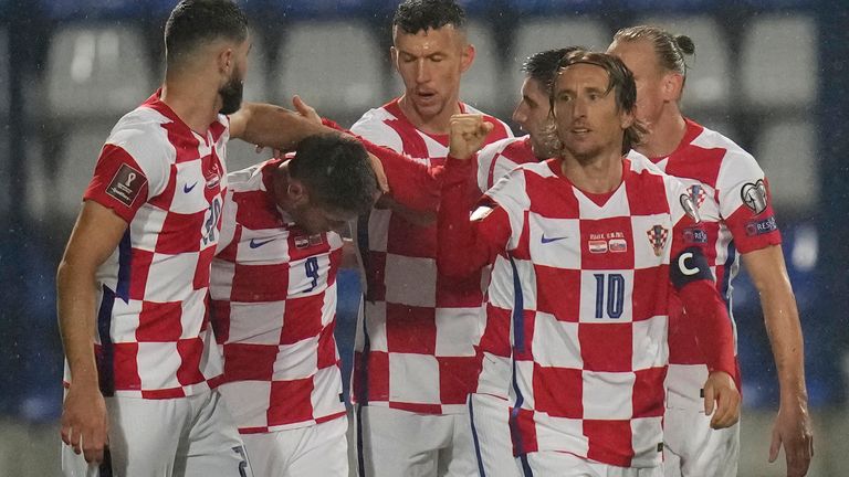 Kroatiske Andrej Kramaric feirer målet sitt