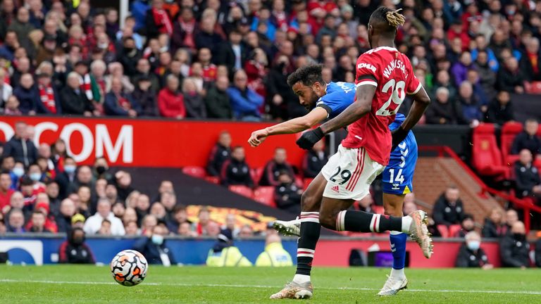 Andros Townsend equalises for Everton at Old Trafford (Andrew Yates/CSM via ZUMA Wire)