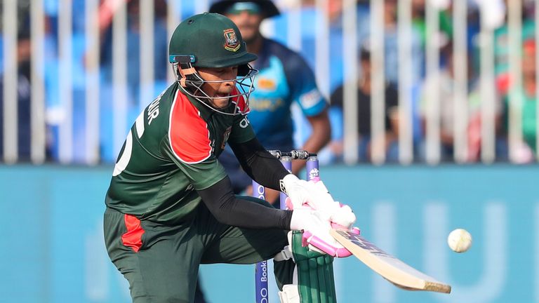 Mushfiqur Rahim reached his half-century from 32 balls to take the Tigers up to 171-4