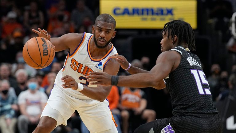 Chris Paul provided the magnificent assist for Deandre Ayton early in the first quarter of Phoenix&#39;s NBA clash against Sacramento.