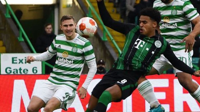 Ferencvaros&#39; Moroccan forward Ryan Mmaee (2R) shoots but fails to score during the UEFA Europa League group G football match between Celtic and Ferencvarosi