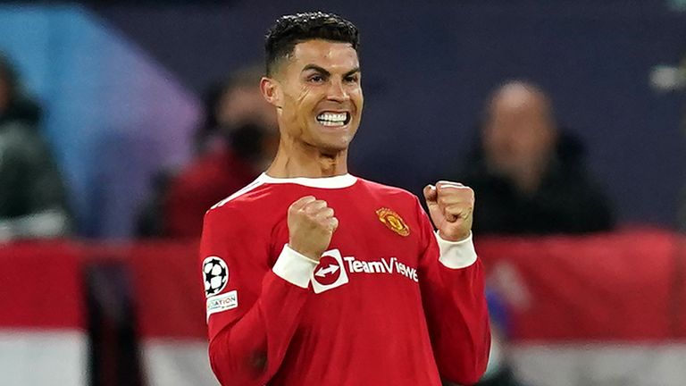 Cristiano Ronaldo célèbre après avoir marqué le but gagnant de Manchester United contre l'Atalanta