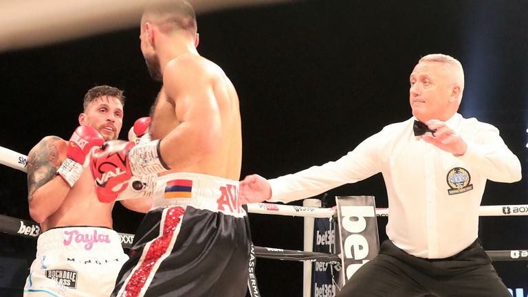 David Avanesyan stopped Liam Taylor in the second round to defend European welterweight title |  Boxing News