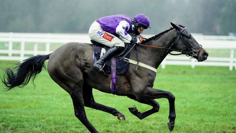 Fine Casting wins at Newbury under jockey Daryl Jacob