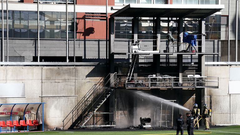 Layanan darurat mengatasi kebakaran di stadion nasional Andorra sehari sebelum pertandingan melawan Inggris di kualifikasi Piala Dunia