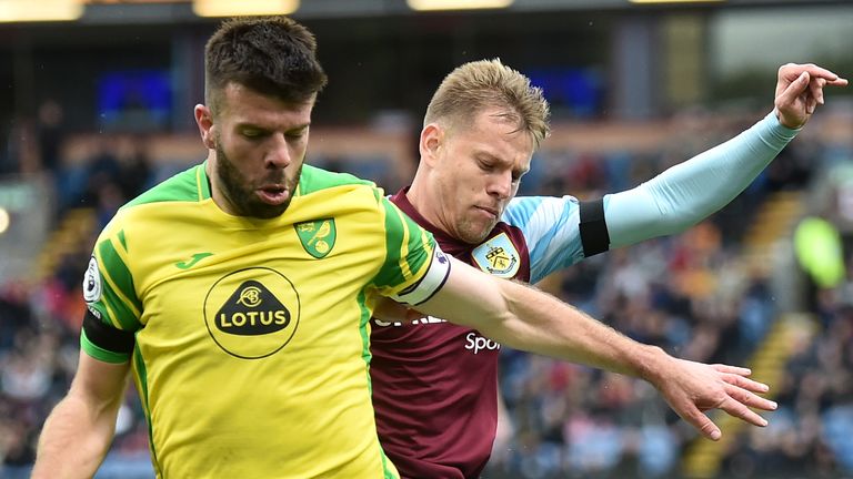 Matej Phaedra défie Grant Hanley