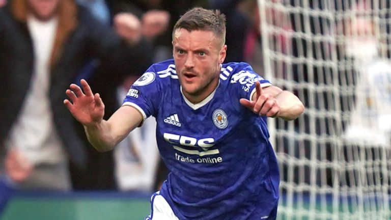 Jamie Vardy celebrates putting Leicester 3-2 up