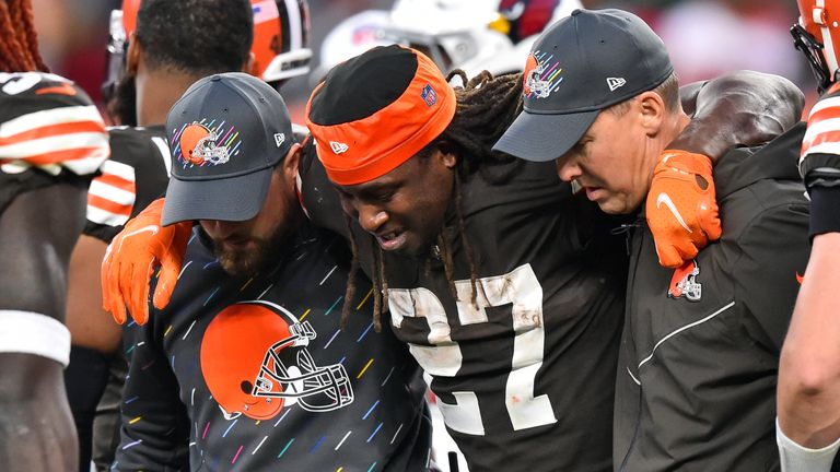Cleveland Browns running back Kareem Hunt went down without contact against the Arizona Cardinals on Sunday