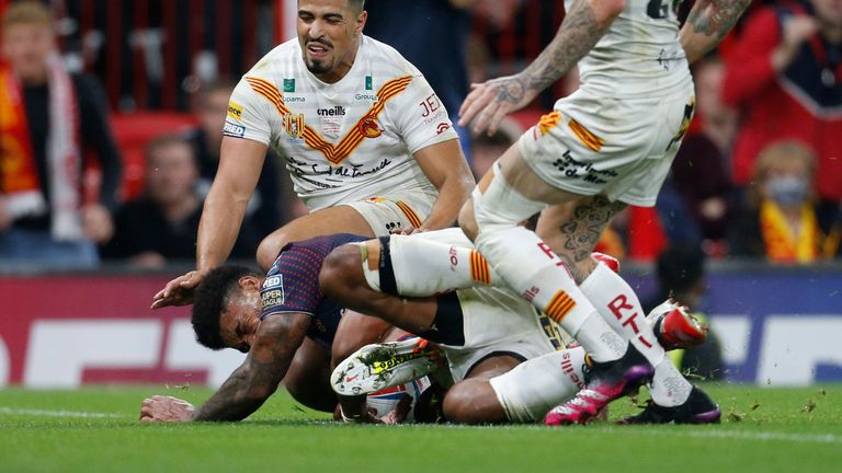 Picture by Ed Sykes/SWpix.com - 09/10/2021 - Rugby League - Betfred Super League Grand Final - Catalans Dragons v St Helens - Old Trafford, Manchester, England - St Helens' Kevin Naiqama scores their second try
