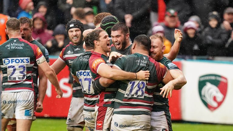 Leicester celebrate their penalty try against Saracens