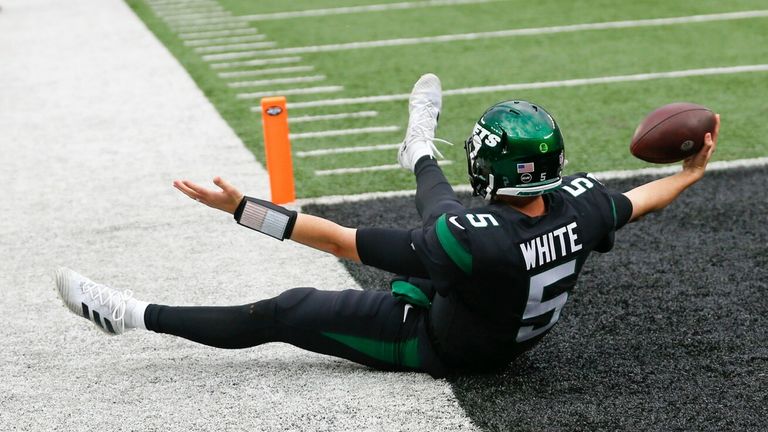 New York Jets quarterback Mike White celebrates after catching a two-point conversion during the second half of an NFL football game against the Cincinnati Bengals