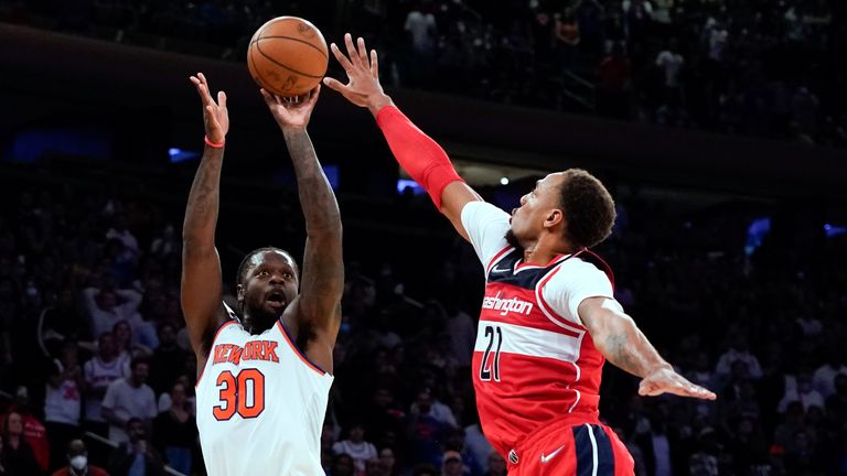 New York Knicks forward Julius Randle (30) shoots the go-ahead 3-pointer Washington Wizards center Daniel Gafford (21) in an NBA basketball game Friday, Oct. 15, 2021, at Madison Square Garden in New York. (AP Photo/Mary Altaffer)


