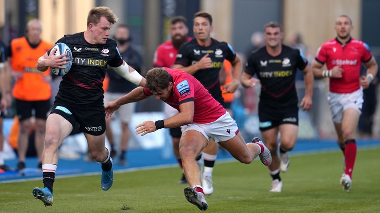 Nick Tompkins gets tackled by Newcastle Falcons Ben Stevenson