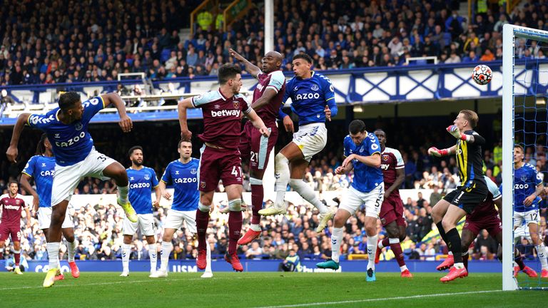 Angelo Ogbonna rises to head home from a set piece