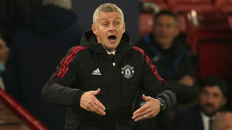 Ole Gunnar Solskjaer reacts during Manchester United's match vs Atalanta