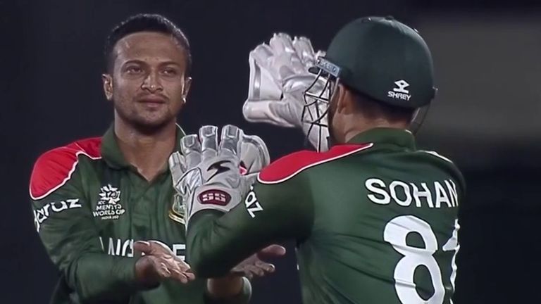 Bangladesh-ster Shakib Al-Hassan is de co-leading wicket maker in de geschiedenis van de T20 World Cup