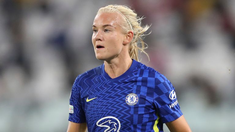 Pernille Harder de Chelsea FC durante el partido de Liga de Campeones de la UEFA Femenina en el estadio Juventus Stadium de Turín