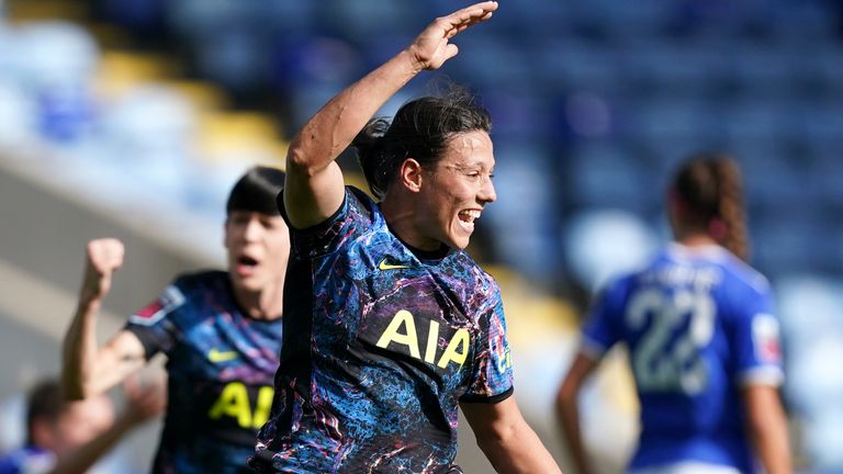 Rachel Williams célèbre le premier but de Tottenham lors de sa victoire en WSL contre Leicester