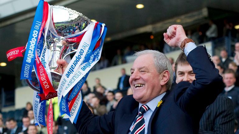 21/03/10 CO-OPERATIVE INSURANCE CUP FINAL.ST MIRREN v RANGERS (0-1).HAMPDEN - GLASGOW.Rangers manager Walter Smith celebrates winning the Co-operative Insurance Cup