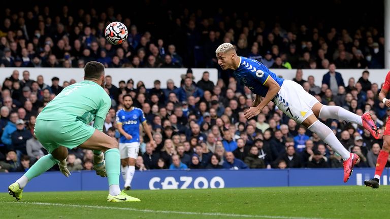 Richarlison makes it 2-1 with a diving header