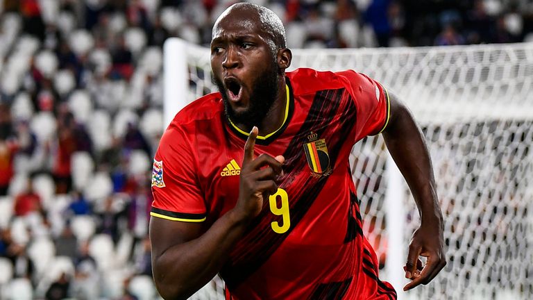 Romelu Lukaku viert feest na een 2-0-voorsprong van België op Frankrijk