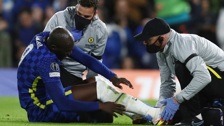 Romelu Lukaku was substituted after several minutes of treatment before half-time and disappeared straight down the tunnel in Chelsea&#39;s win over Malmo