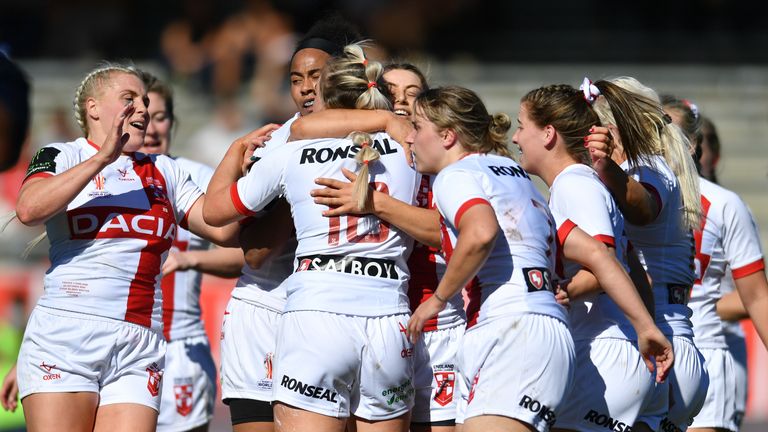 L'Angleterre célèbre sa victoire au Women's Test à Perpignan