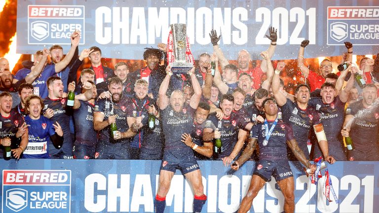 Picture by Ed Sykes/SWpix.com - 09/10/2021 - Rugby League - Betfred Super League Grand Final - Catalans Dragons v St Helens - Old Trafford, Manchester, England - St Helens celebrate with the trophy