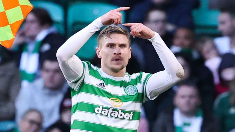Celtic's Carl Starfelt immediately called to be replaced after clutching his hamstring