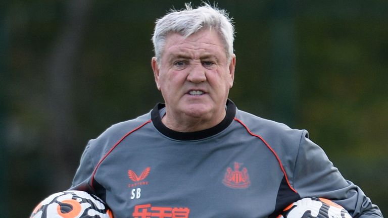 File Pic: Steve Bruce berlatih di fasilitas pelatihan Newcastle United