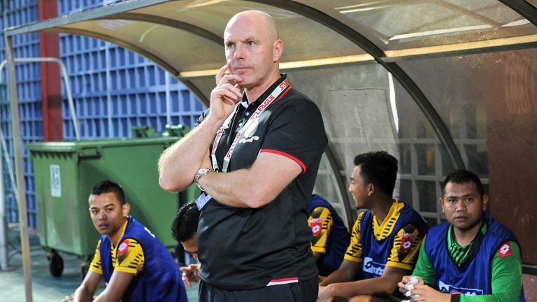 El ex gerente de Blackburn Rovers Steve Kane durante su estancia en Brunei